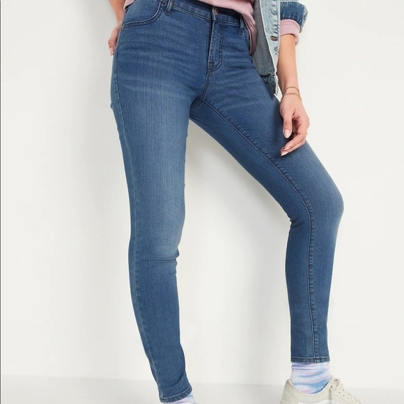 Old Navy Super Skinny Jeans - Picture 2 of 8